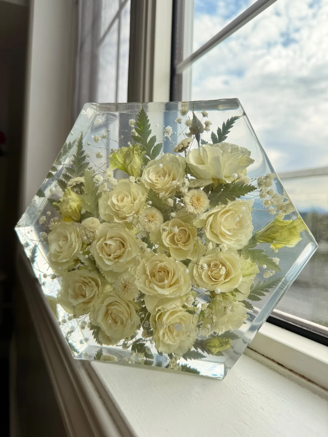 Hexagon resin flower preservation piece